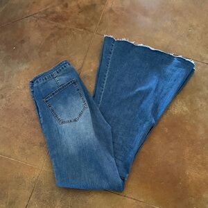 High-Rise Blue Wide-Leg Denim Jeans with Frayed Hem